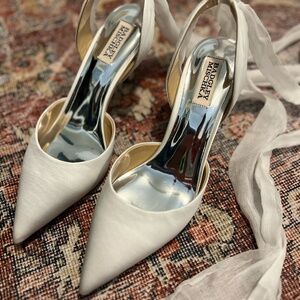 Badgley Mischka Blaze Satin Bow Pump - White Wedding Heels Size 9